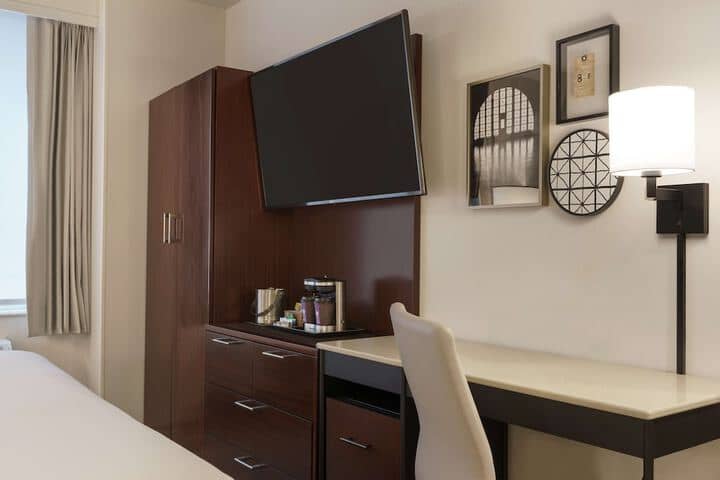 Room 19 of 34