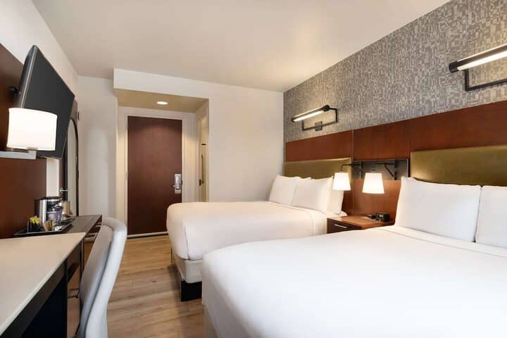 Room 9 of 34