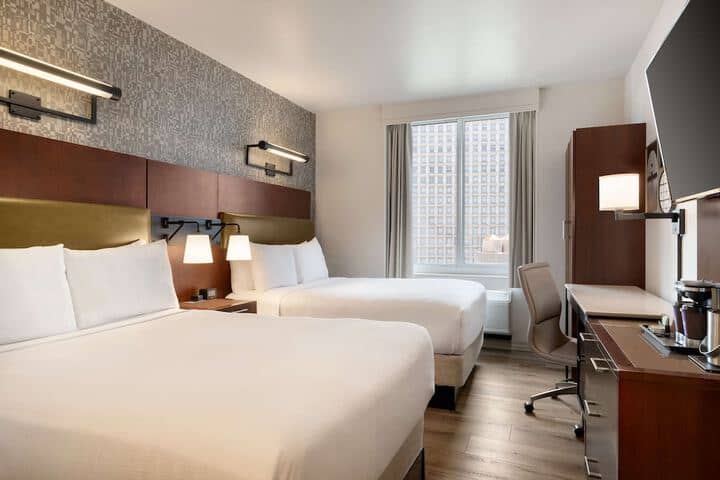 Room 10 of 34