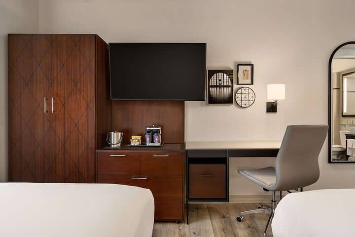 Room 11 of 34