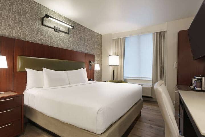 Room 21 of 34
