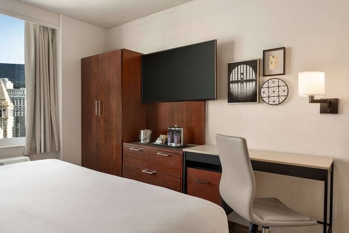 Room 17 of 34